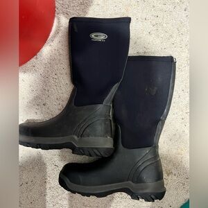 Men’s Grubs mud rain work boots black sz  10 or women’s sz 11 frost line 5.0